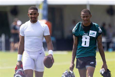 Eagles Injury Report Raises Concerns Ahead of Clash with Buccaneers; Devonta One of Them