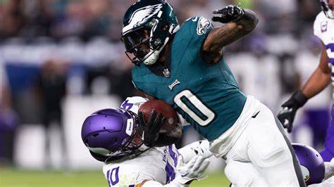 D'Andre Swift's Homecoming Heroics Propel Eagles to Victory Over Vikings